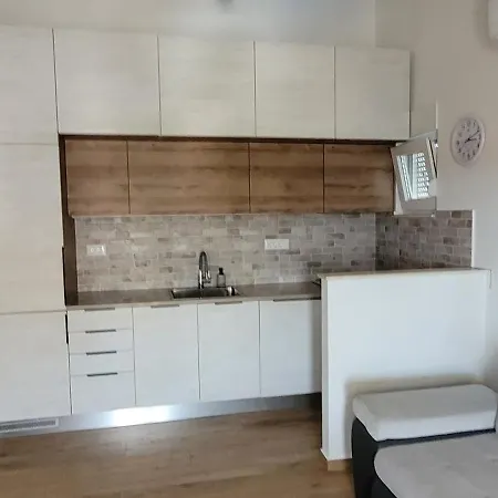 Floor Sunny זאדאר